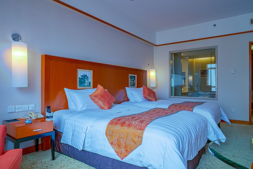 DELUXE, TWIN BEDS