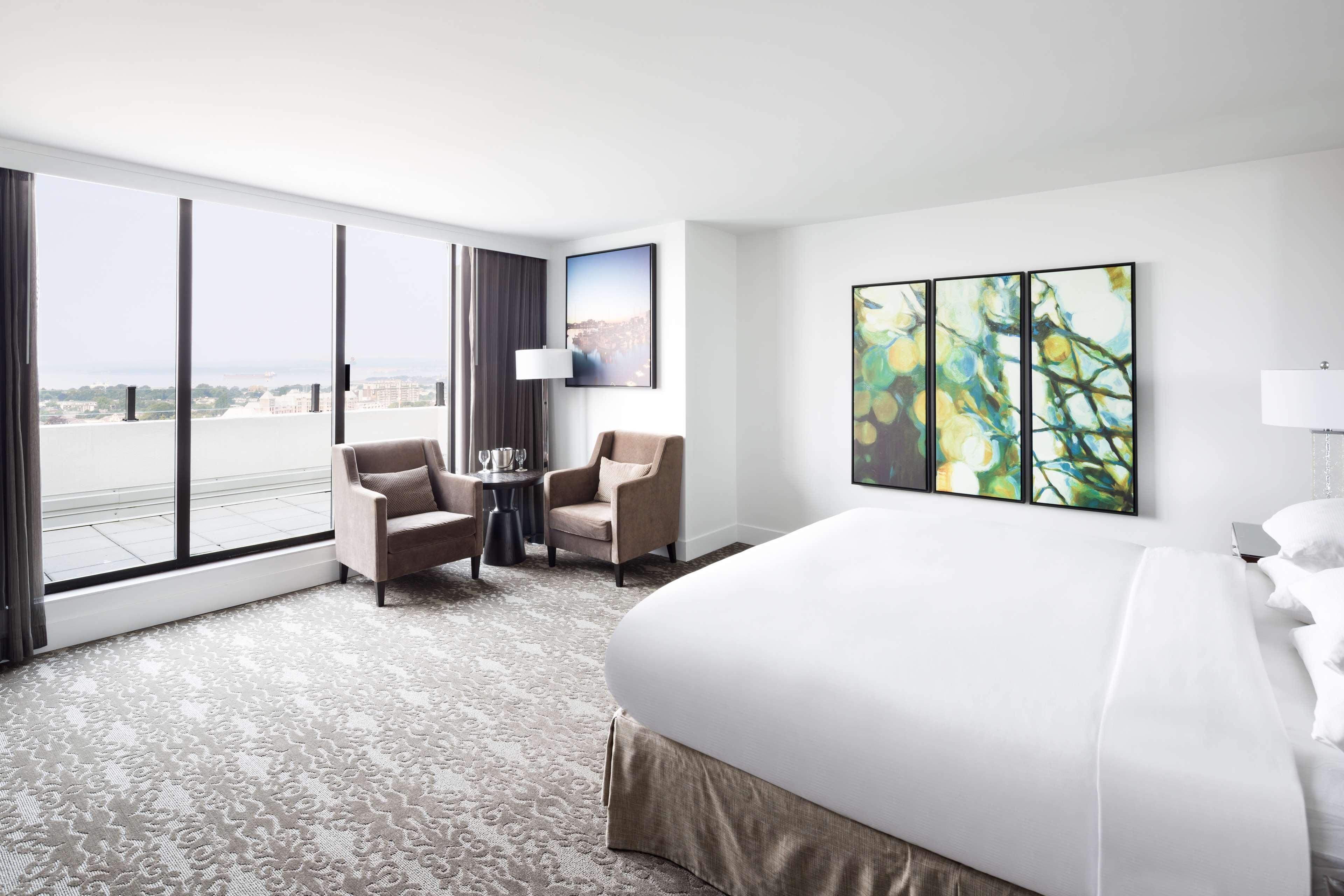 Penthouse Suite, King Bed, Mountain and City View