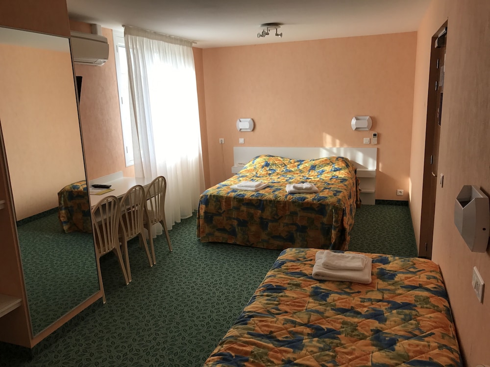 HOTEL LES CHENES 23/50