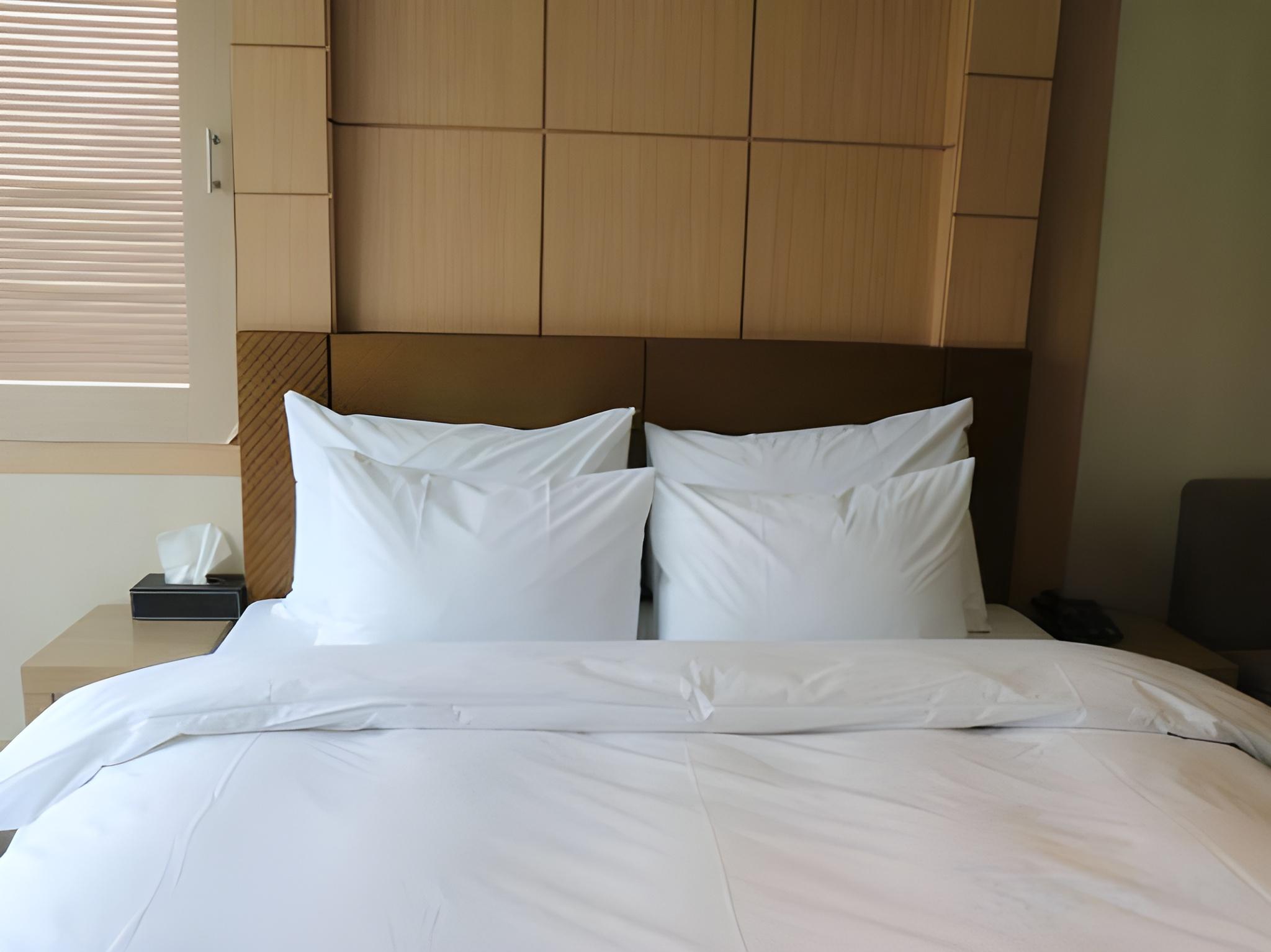 Riverland Hotel 13/30