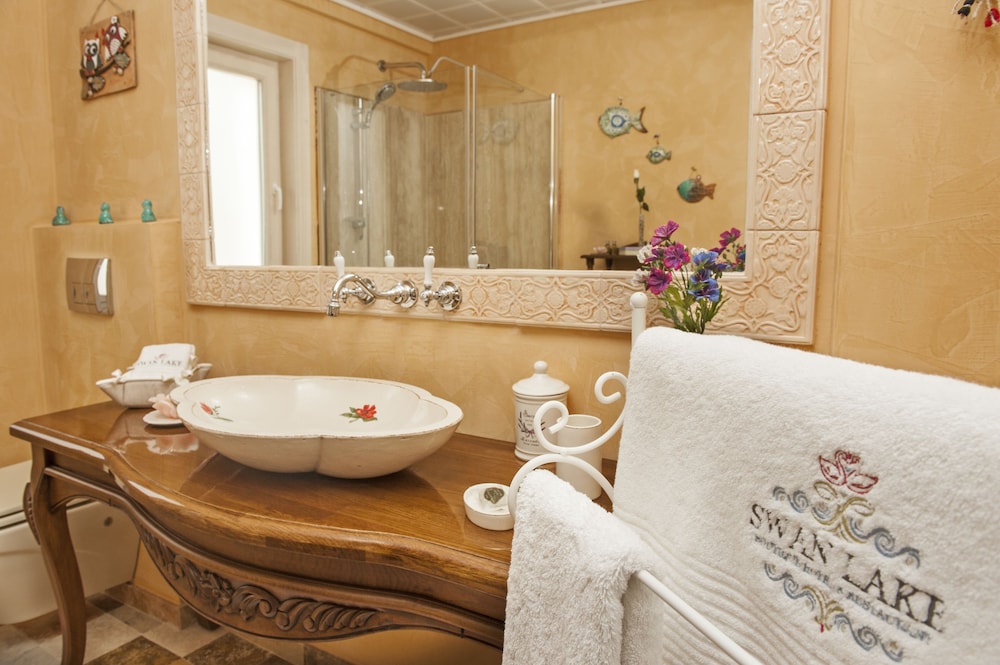 Swan Lake Boutique Hotel - Adults Only 32/67
