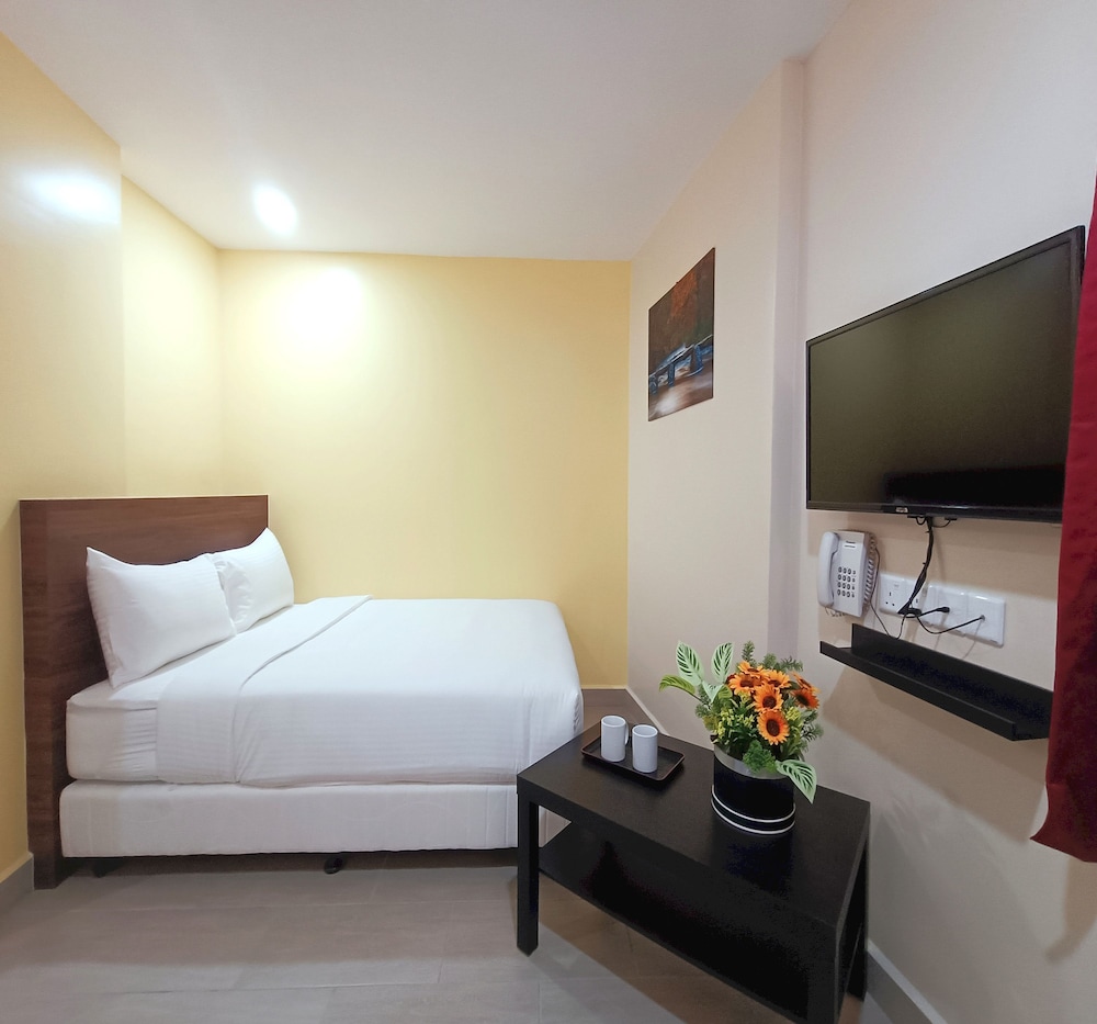 Capital O 90897 Island City Hotel 32/50