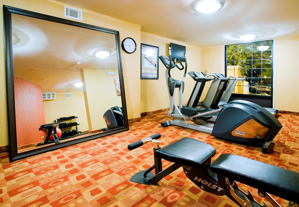 Holiday Inn Express Winston Salem Downtown West 38/56