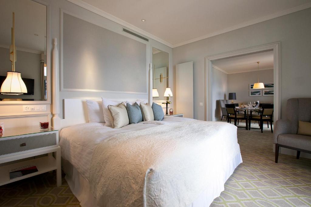 Signature, Suite, King Bed, Lake View