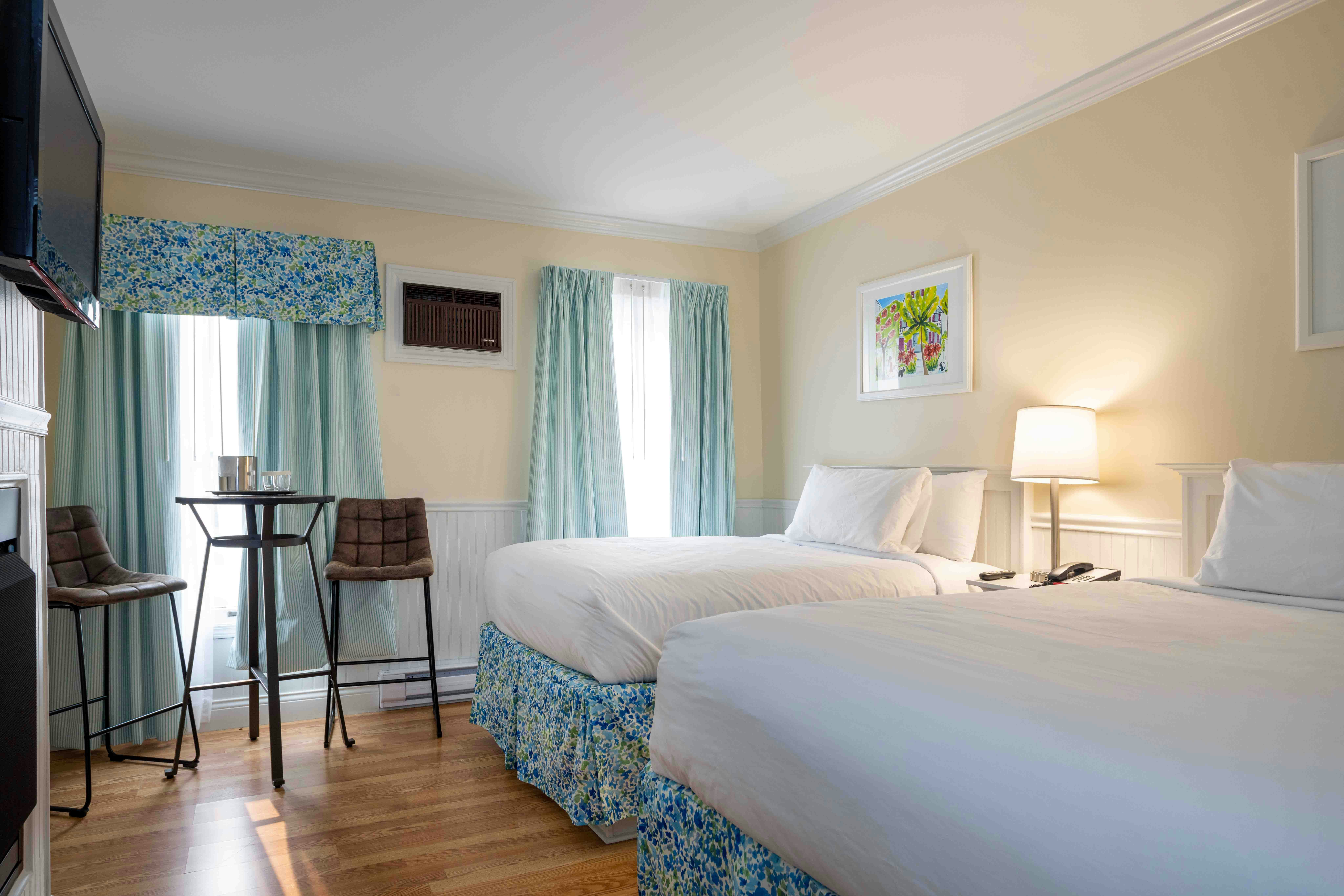 Colonial Inn in Harbor Springs 16/57