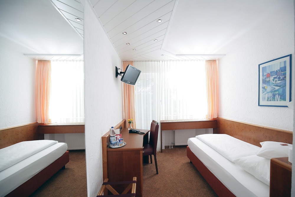 Badhotel Restaurant Stauferland 36/75