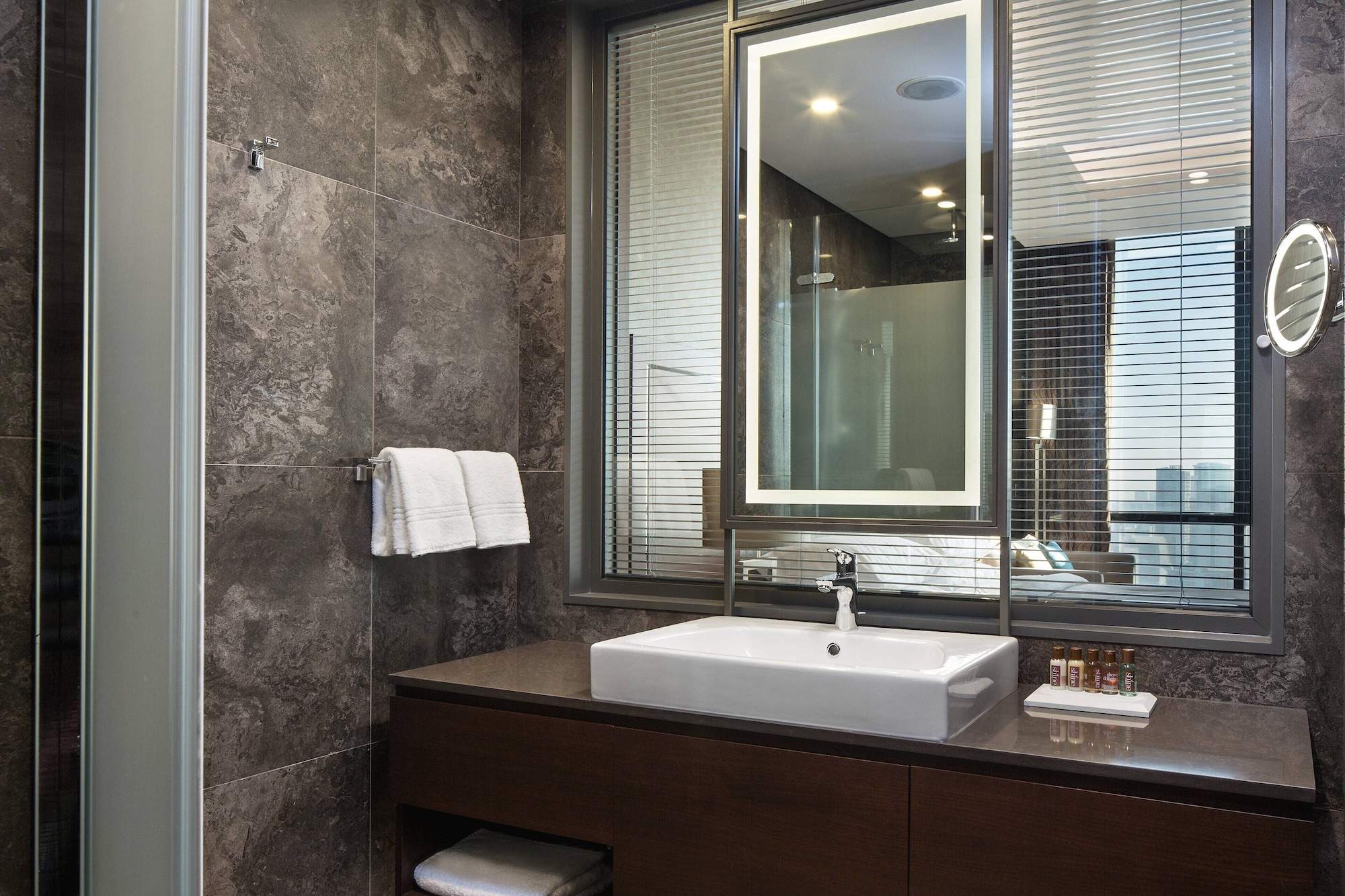 غرفة ديلوكس بسرير كينج، Sheraton Grand Istanbul Atasehir 9/10