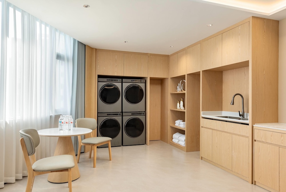 Days Inn by Wyndham Lincang Shuangjiang 8/16