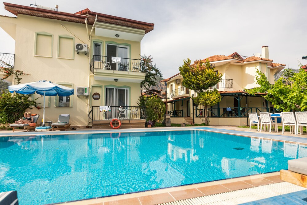 Dedeminn Garden Hotel 5/60