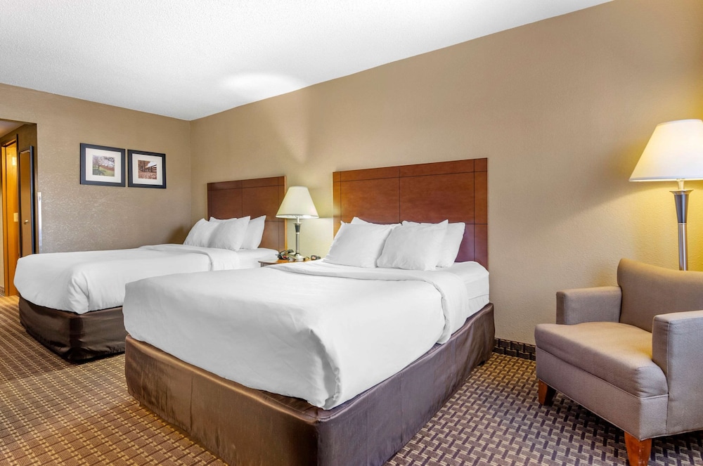 Comfort Inn & Suites Raphine VA 10/34