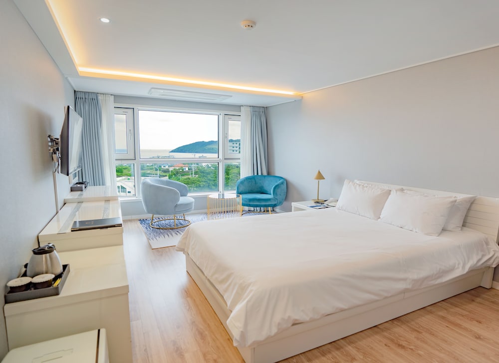 DELUXE, DOUBLE BED, OCEAN VIEW