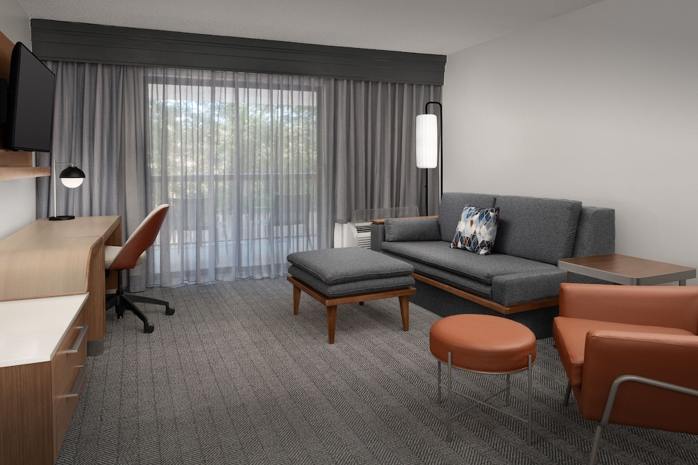 Courtyard By Marriott Dothan 25/46