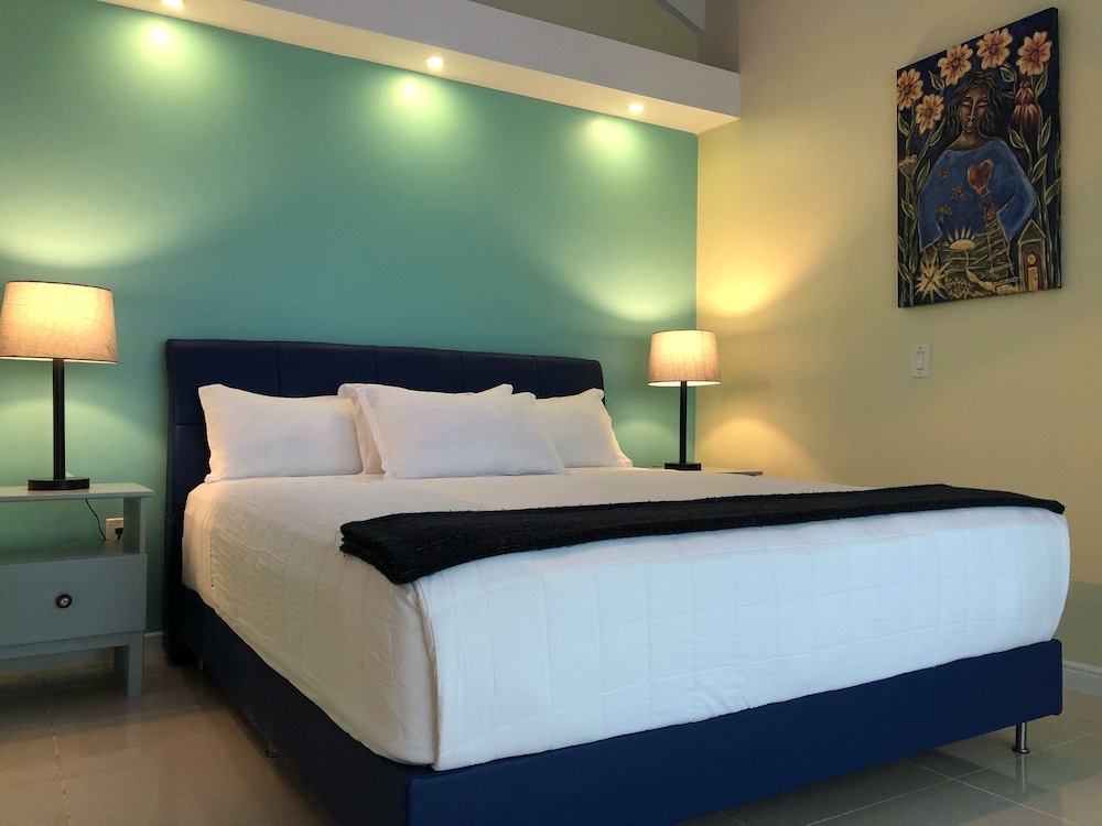 PREMIUM, STUDIO, KING BED, SOFA