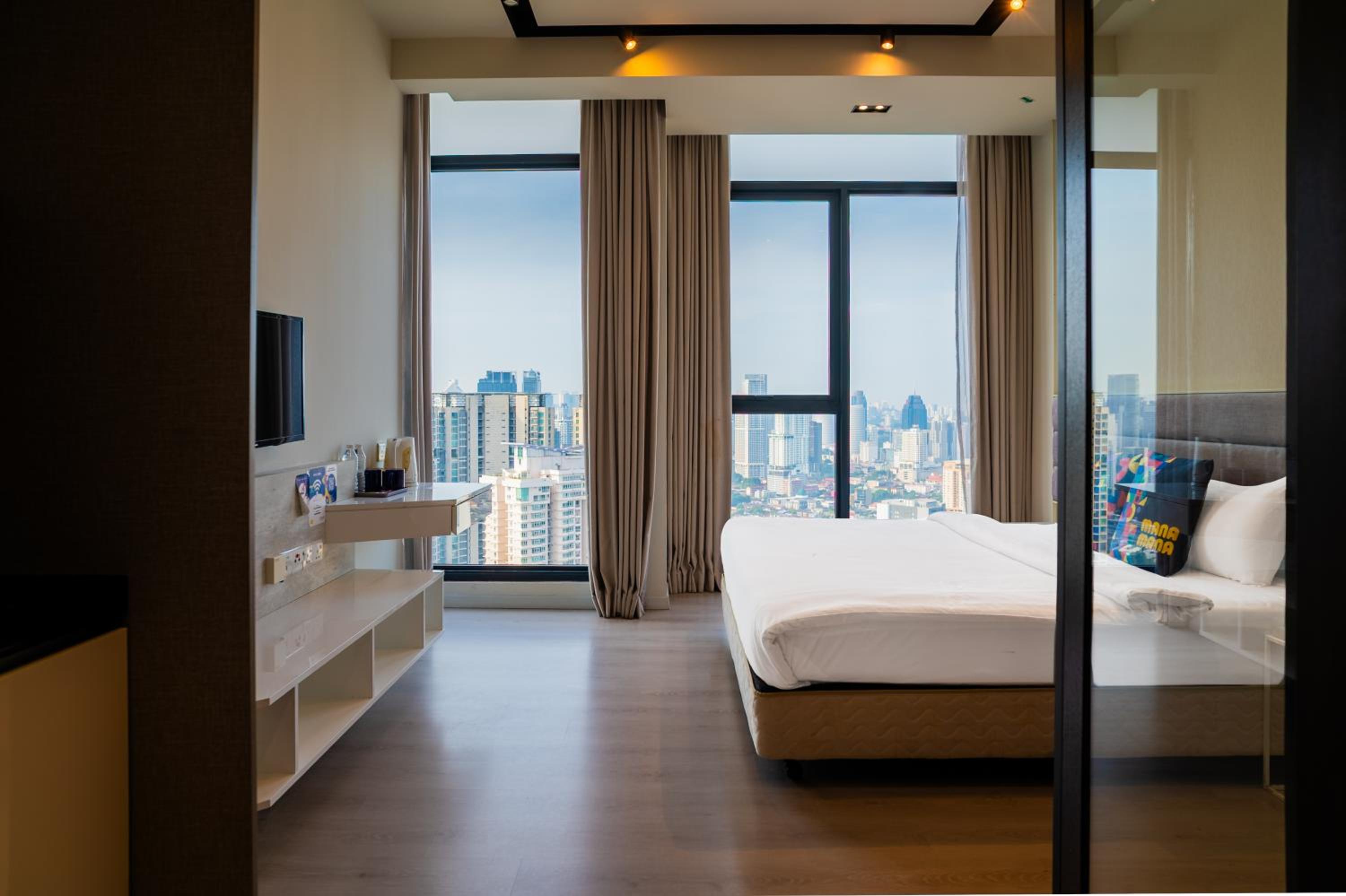 Expressionz Professional Suites by G Suites 13/50