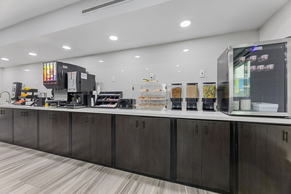 Super 8 by Wyndham Texas City 10/50