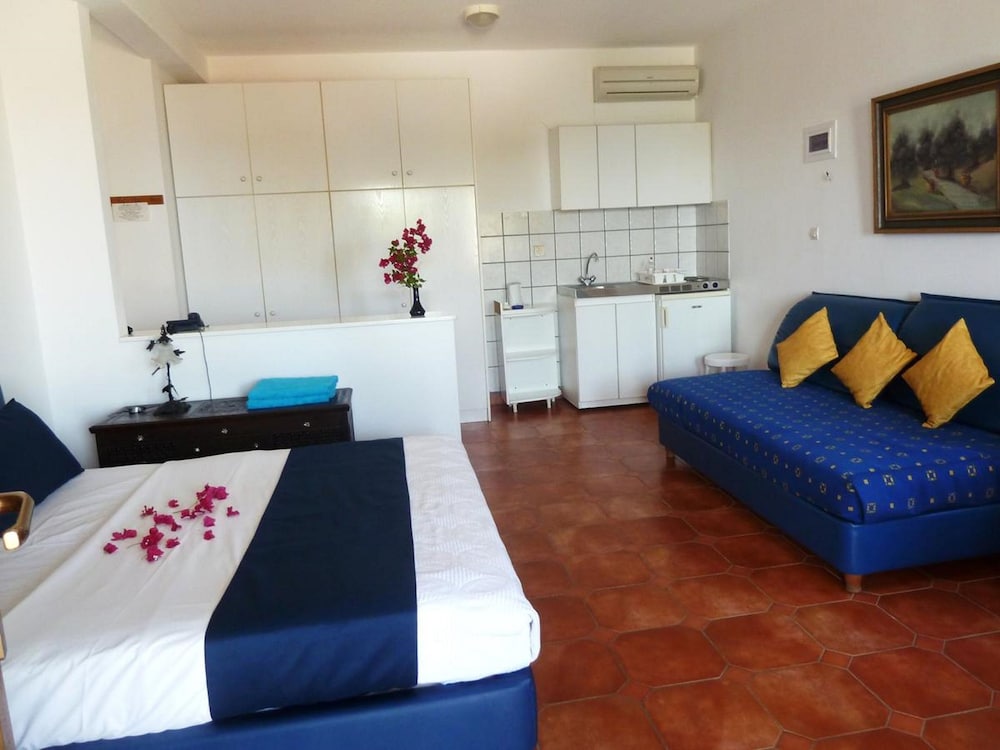 Milia Bay Hotel and Apartments 10/32