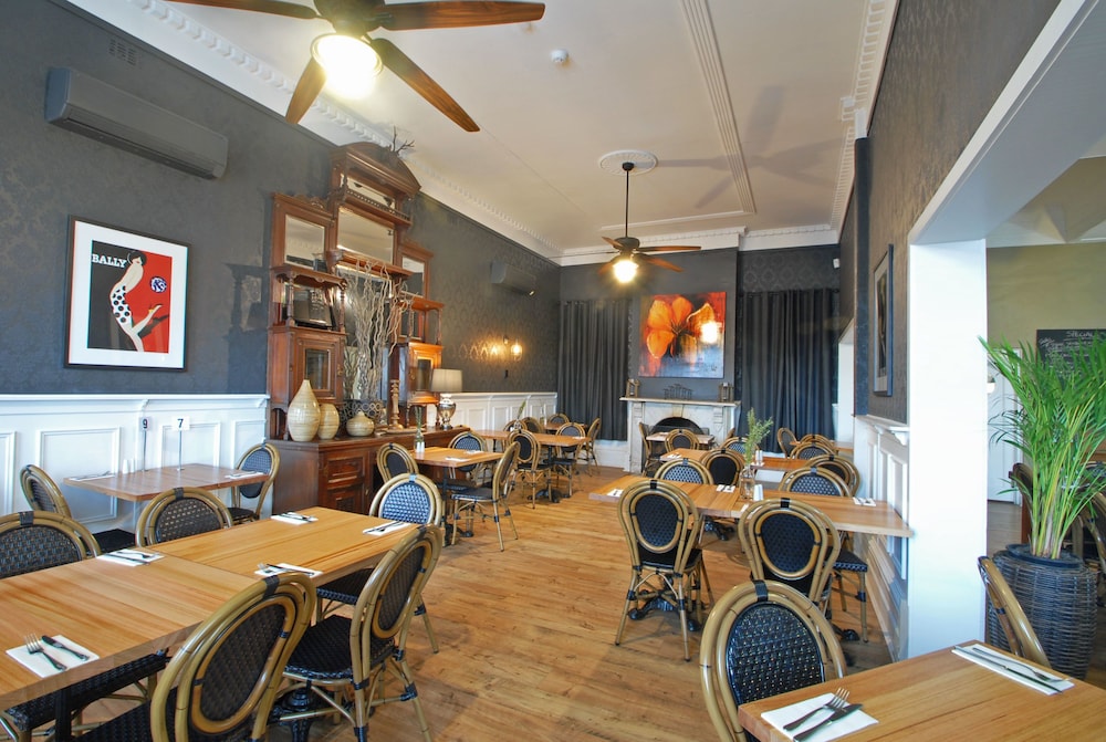 The Grand Hotel Healesville 40/47