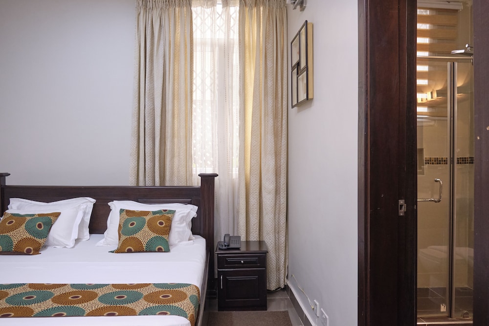 The Highbridge Guest Lodge 6/39
