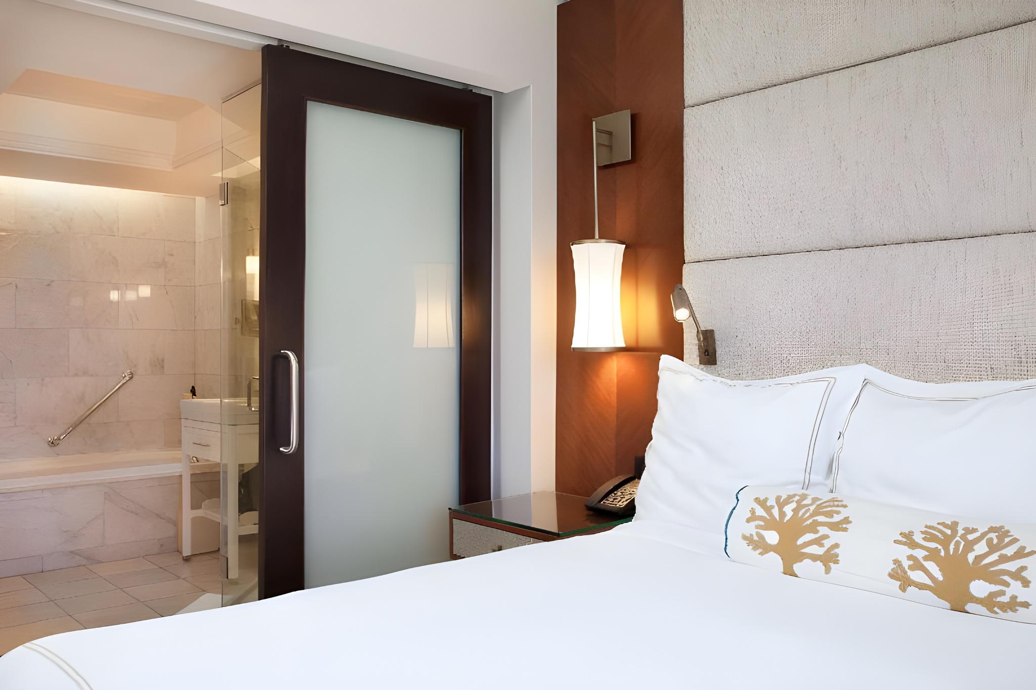 2 Bedrooms, Commodore, Suite, City View