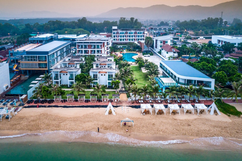 Saint Tropez Beach Resort Hotel 69/74