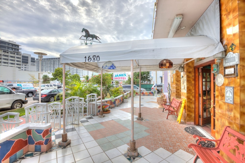 James Hotel 52/59