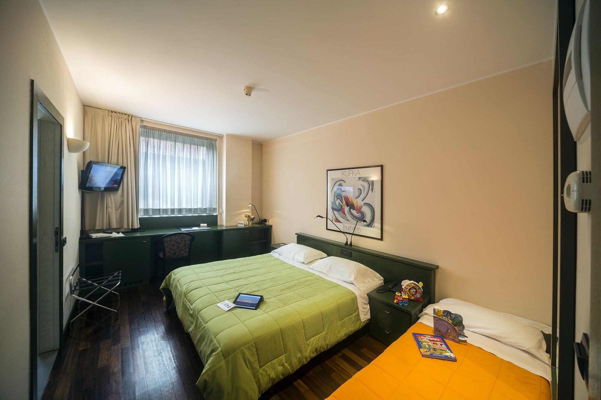 ROOM, TRIPLE