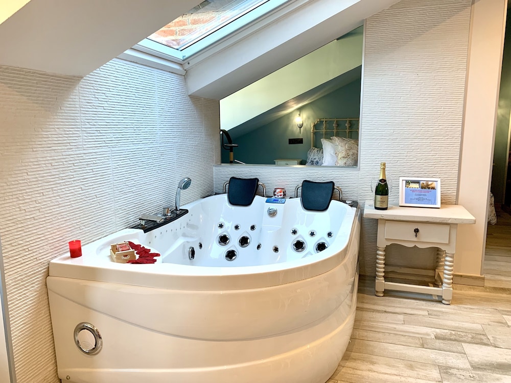 Suites con Jacuzzi Santillana 45/45