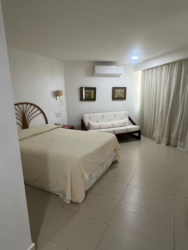 HOTEL PLAZA DEL SOL 8/60
