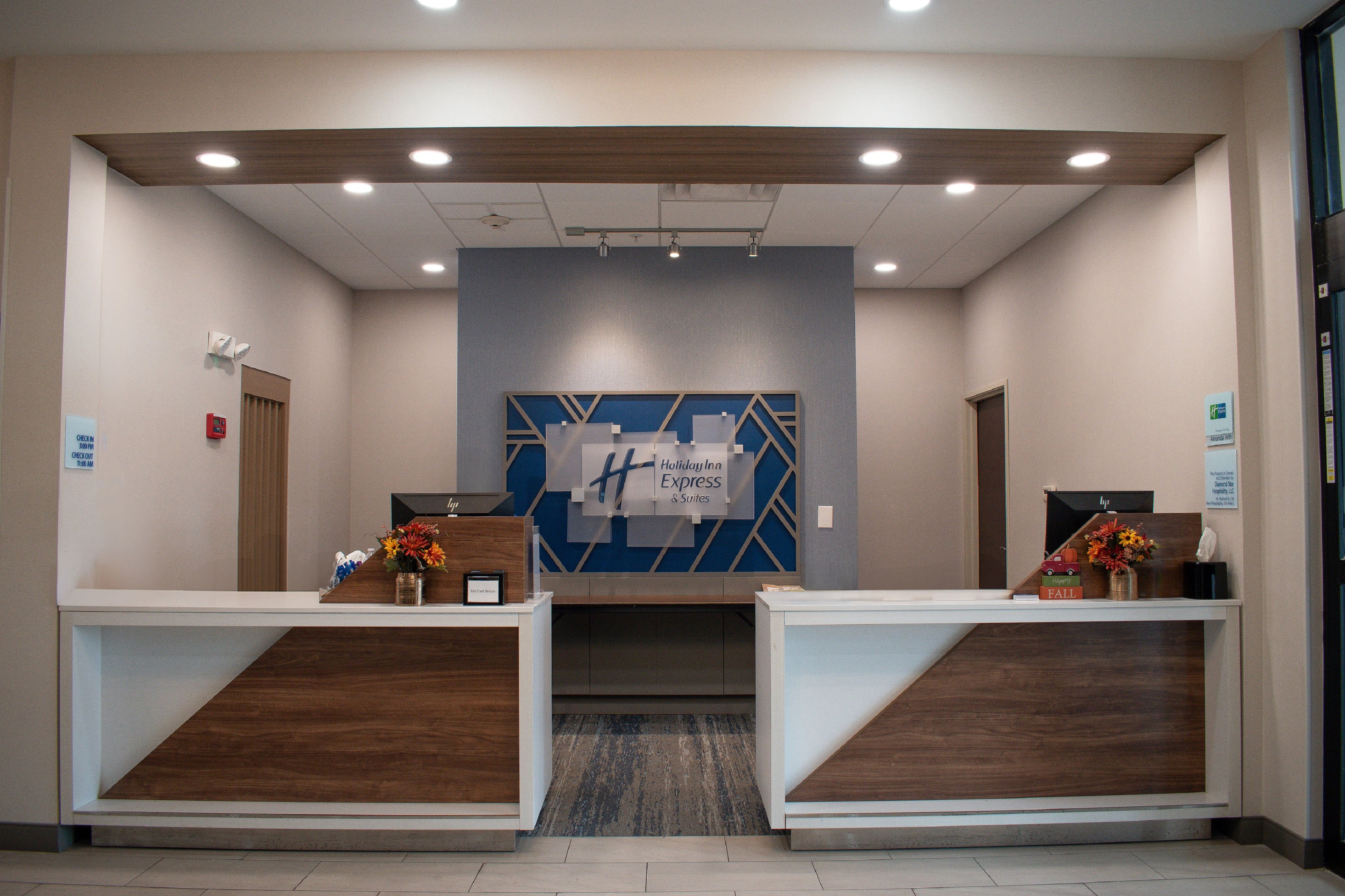 Holiday Inn Express Hotel Suites New Philadelphia 6/66
