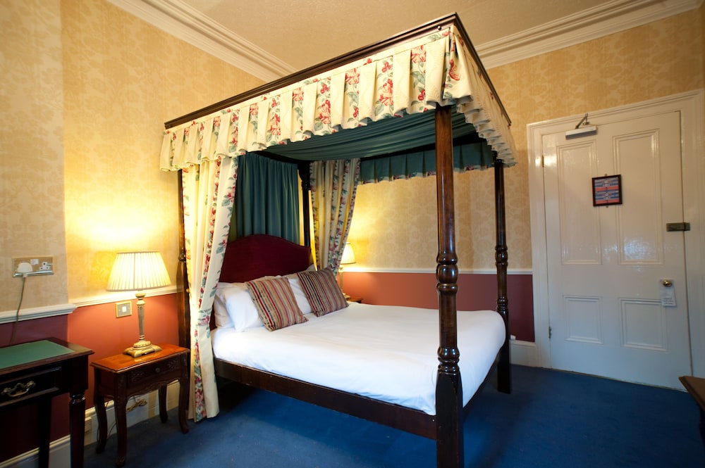 Old Hall Hotel 22/70