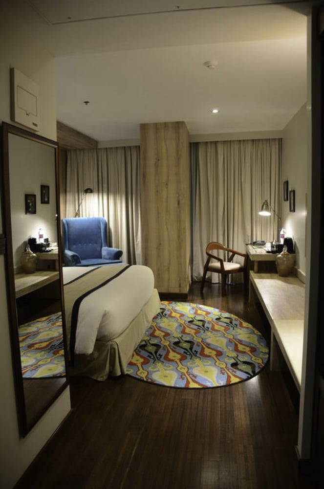 HOTEL dGATES 37/57