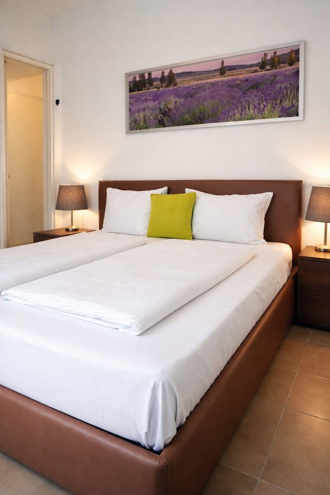 SUPERIOR, APARTMENT, QUEEN BED, SOFA