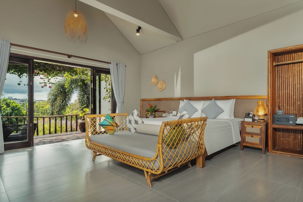 Tropical, Village, House, Queen and Twin Beds