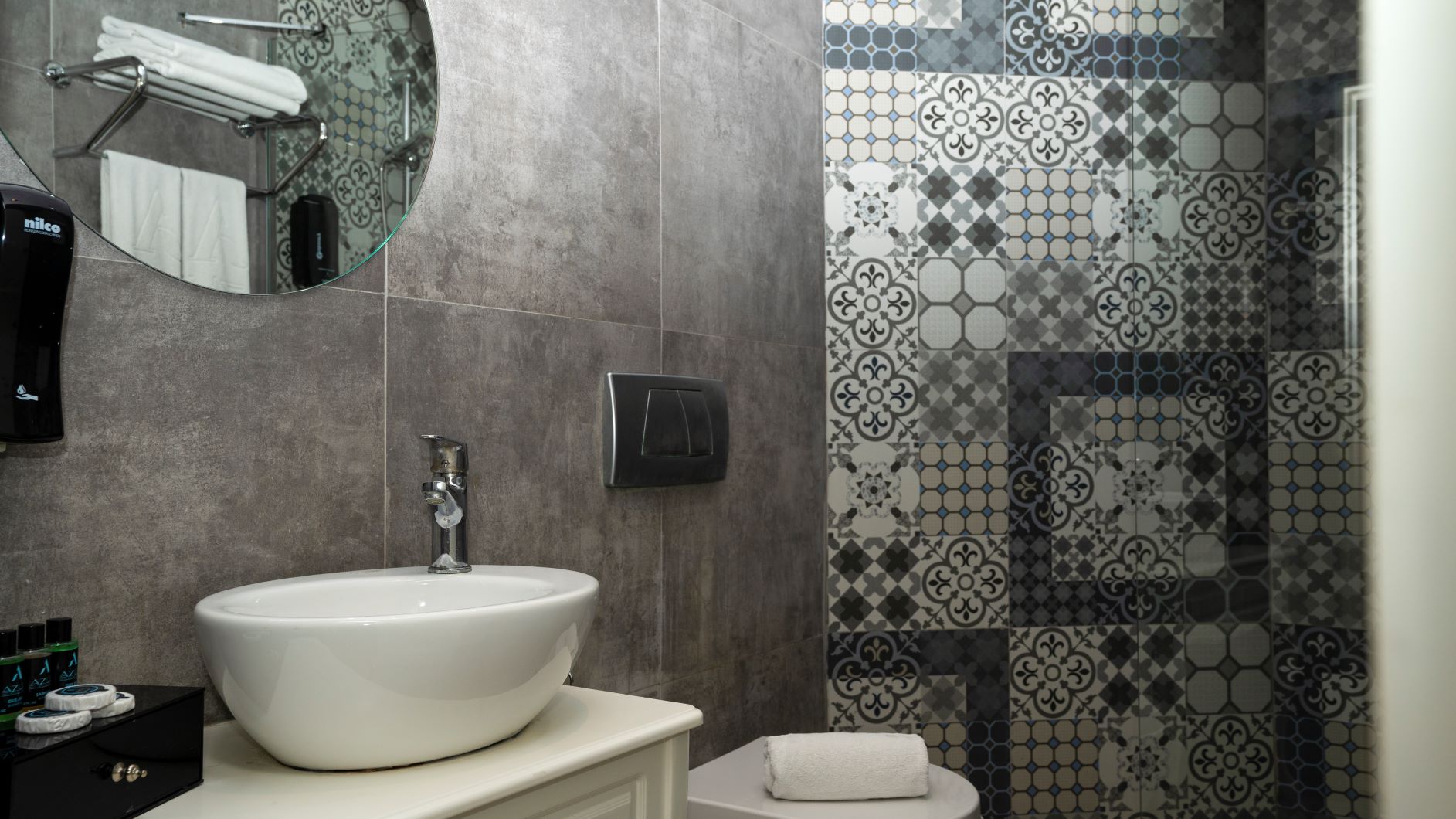 غرفة قياسية بسرير مزدوج، Azuu Boutique Hotel 8/9