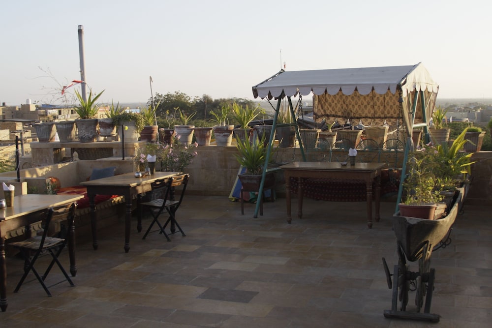 Hotel Shahi Palace 59/63