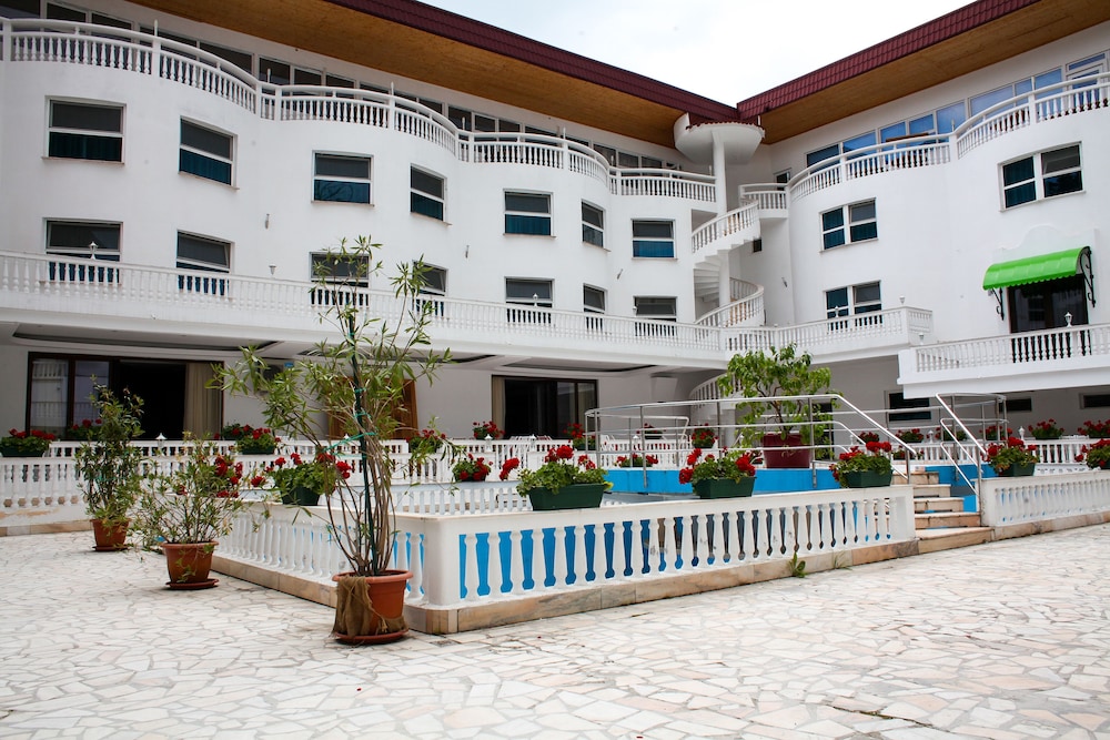 Hotel Cornul Vanatorului 6/68