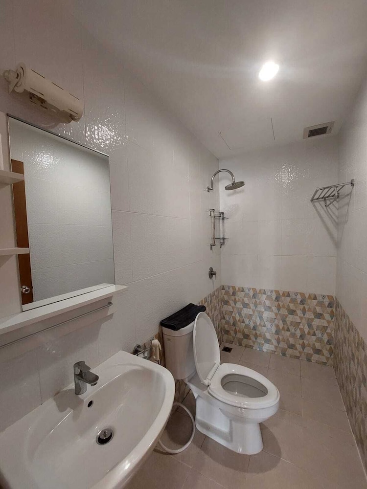 غرفة قياسية بسرير كينج بشرفة، V Check Inn Sukhumvit 22 4/5