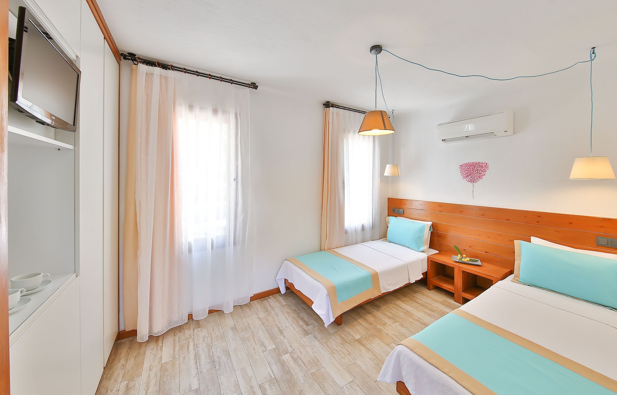 ECONOMY, TWIN BEDS