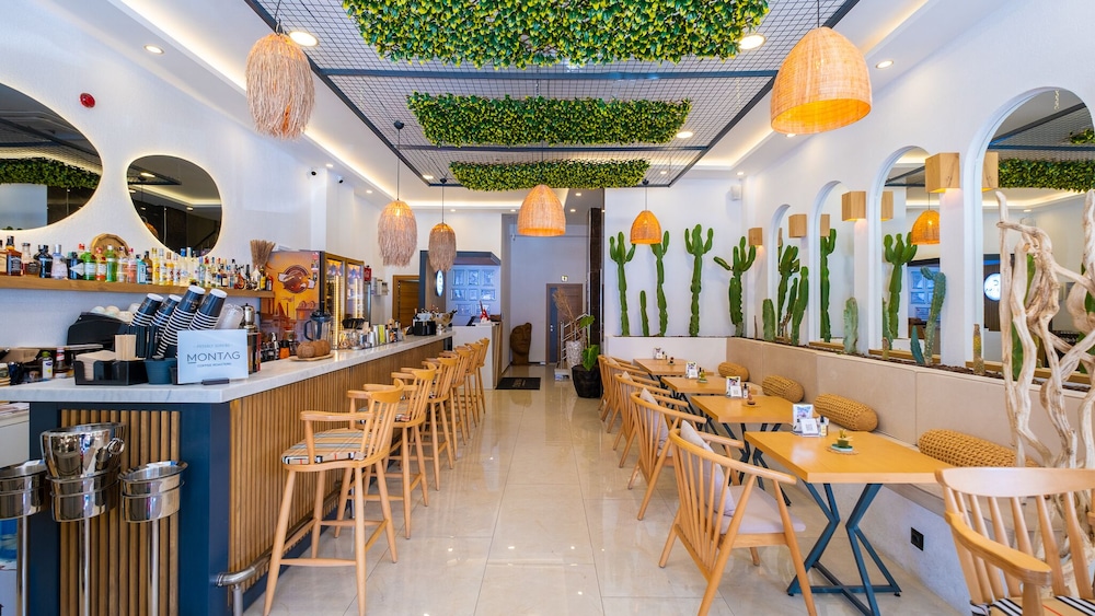 Cabana Boutique Hotel & Cafe 28/35