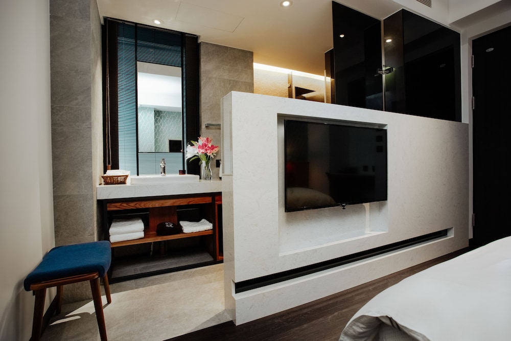 CHECK inn Taichung Zhongshan 40/50