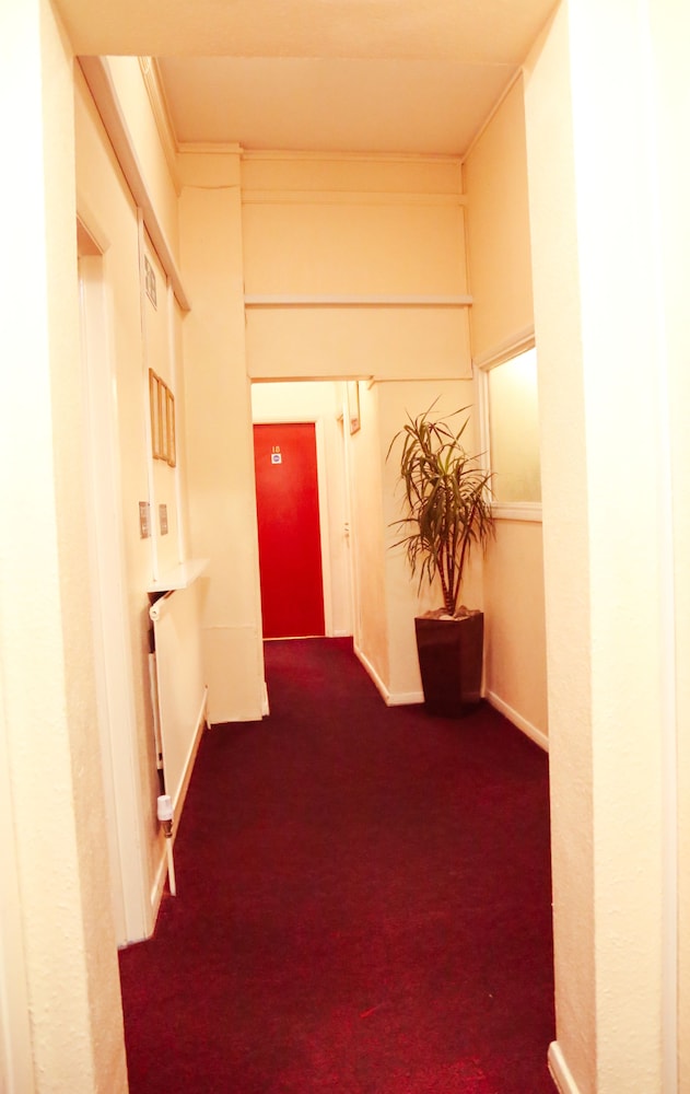 Croft Hotel 49/60