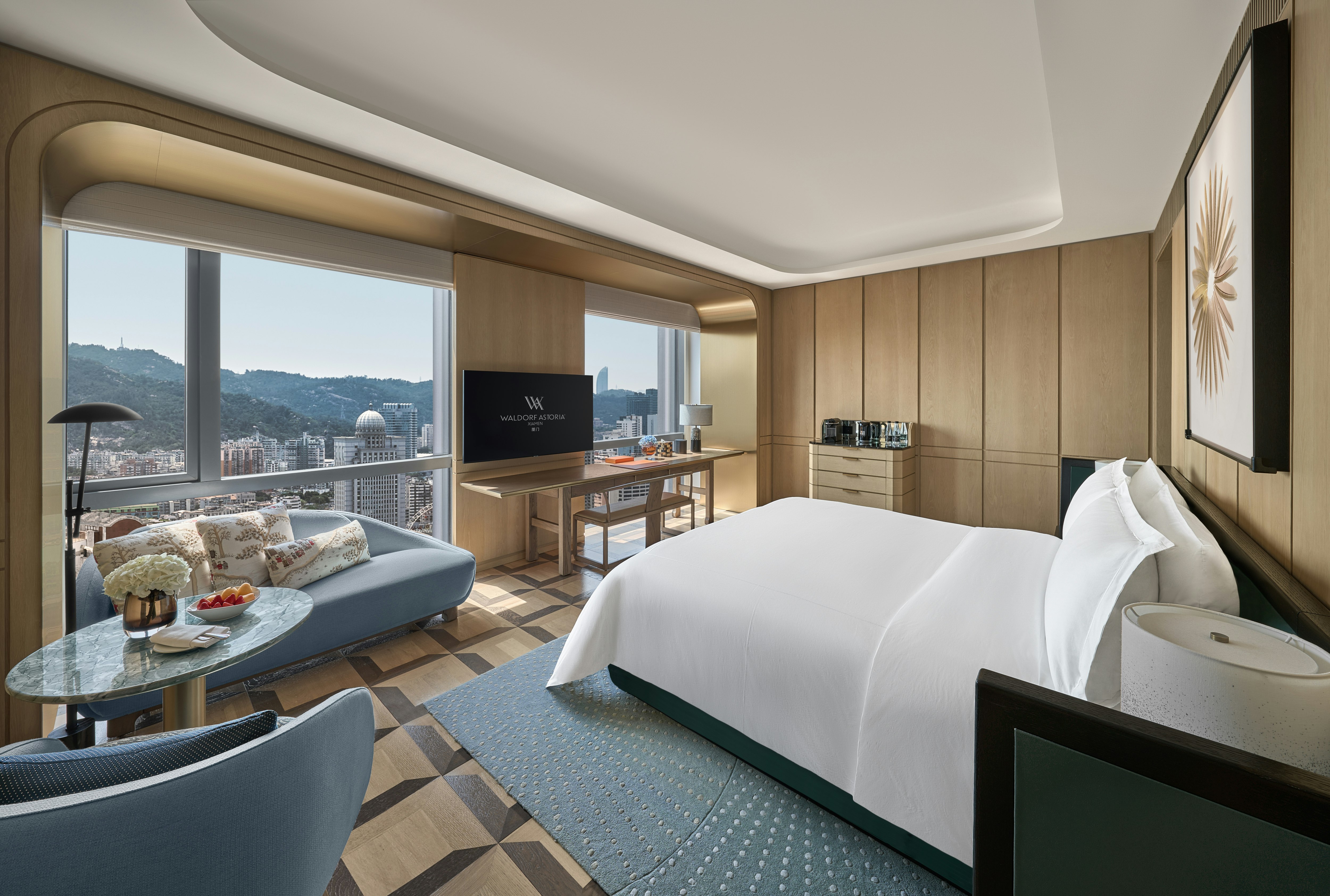 GRAND, DELUXE, KING BED