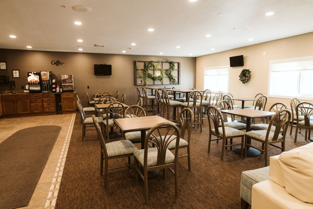 Expressway Suites Bismarck 55/65