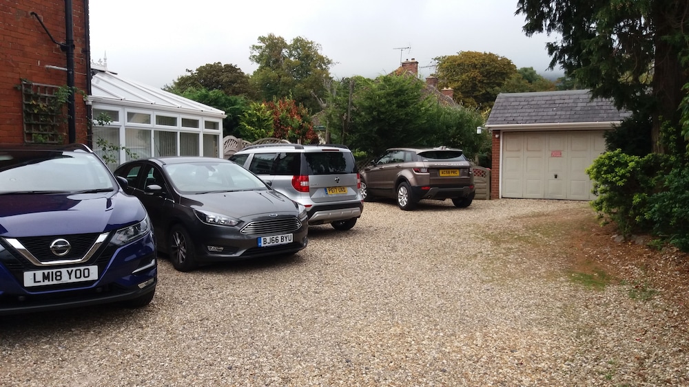The Groveside Guest House 26/48