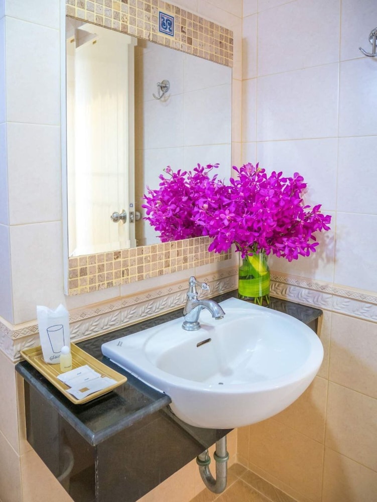 Chomsin Hua Hin Hotel 47/49