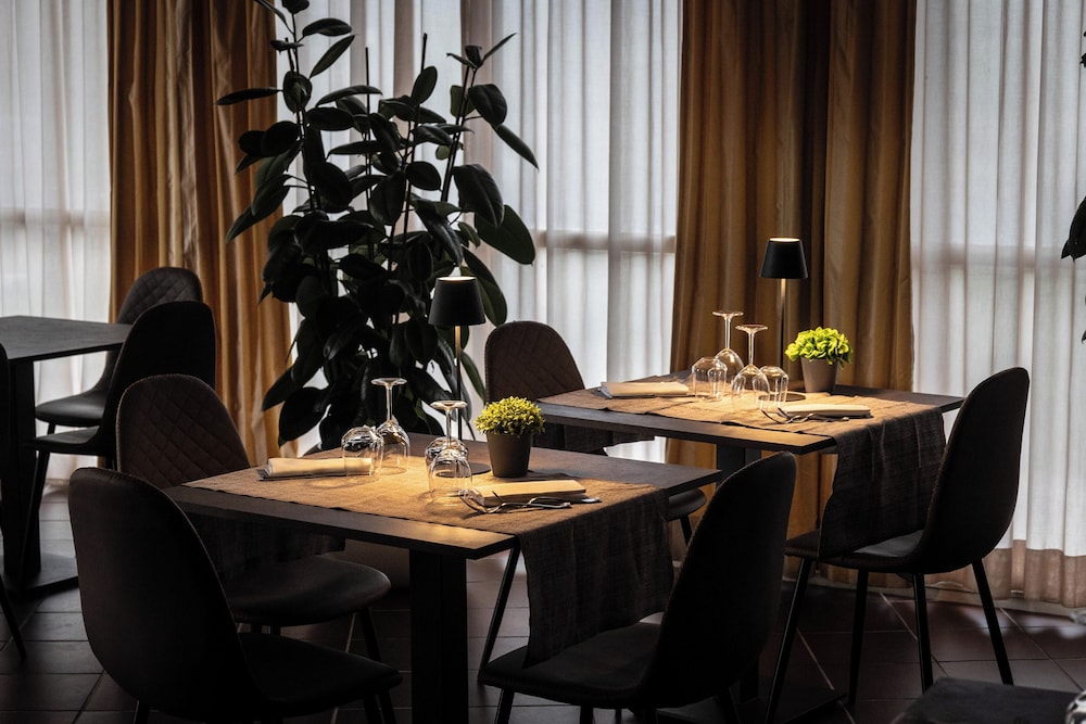 Hotel Mirage 62/66