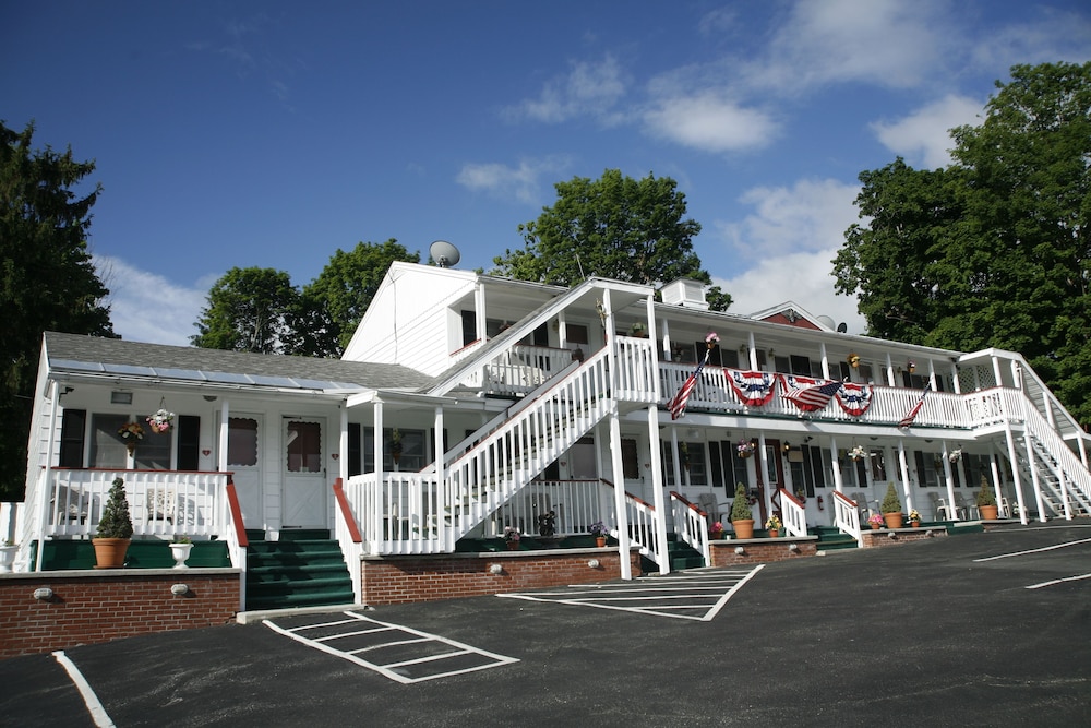 Bennington Motor Inn 29/35