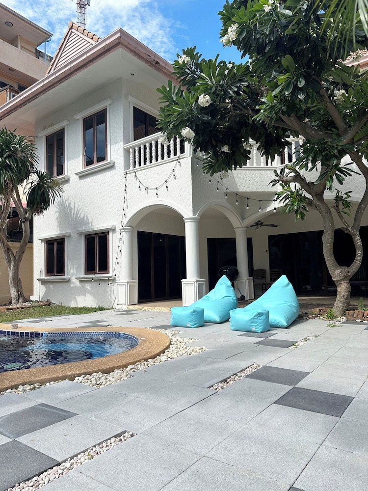 Capital O 631 Blooming Hill Boutique Suites 7/50