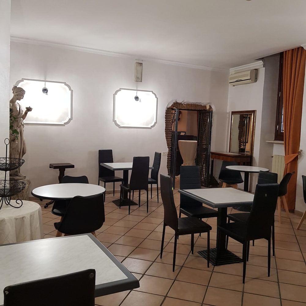 Hotel Julia 54/66