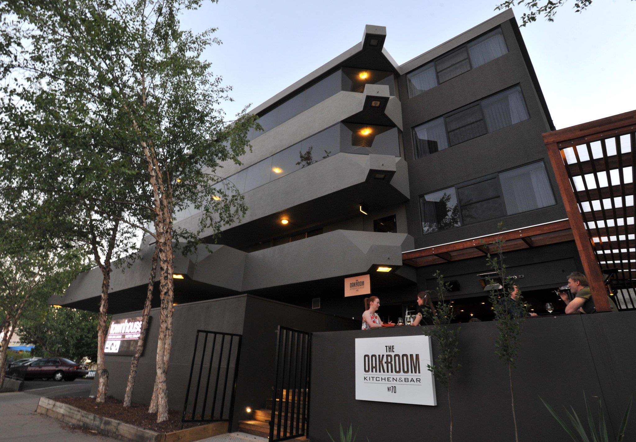Townhouse Hotel 4/38
